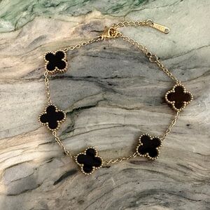 Elegant Gold and Black Clover Bracelet